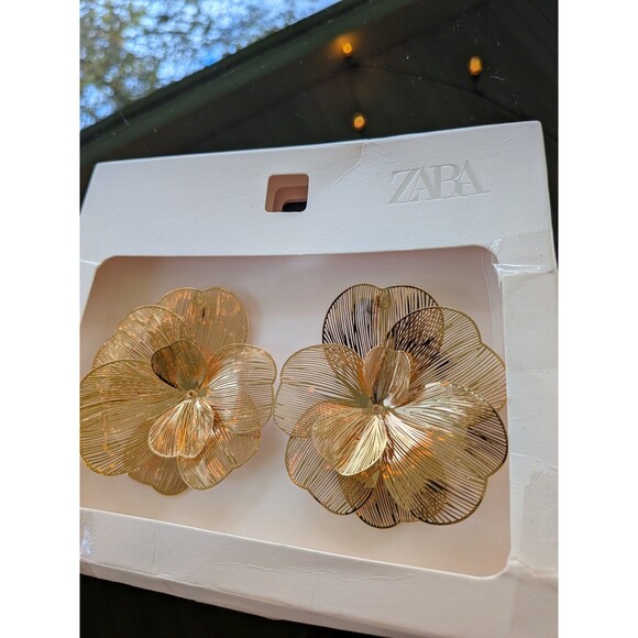 ZARA Earrings Polished Golden Wire Oversize Floral Open Flower Statement Glam - Picture 2 of 7